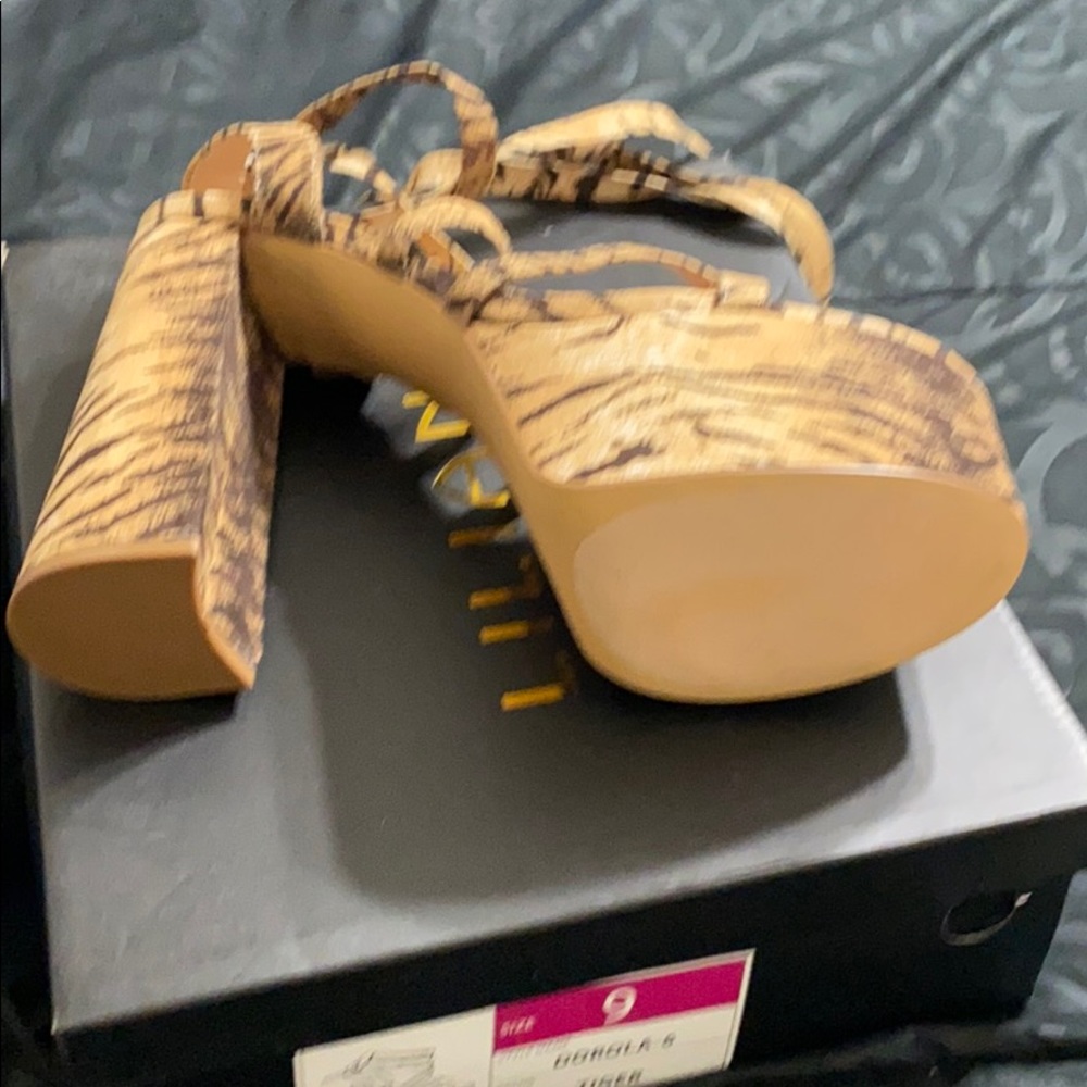 Heels - Picture 2 of 5